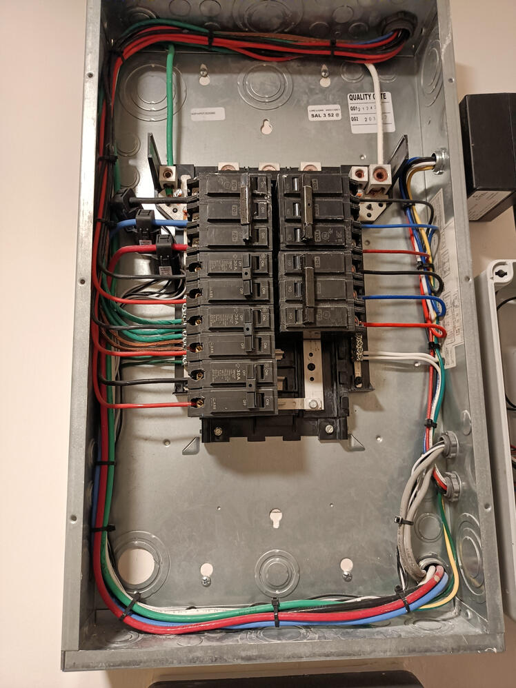 ⚡Tablero Eléctrico Residencial Cambio e instalación de breakers eléctricos.